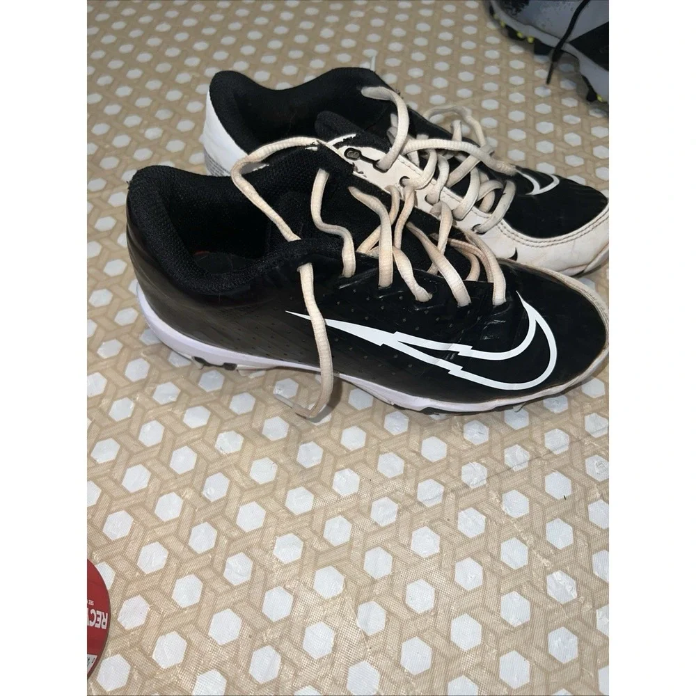 Nike‎ Kids Black White Baseball Cleats Size 3.5Y